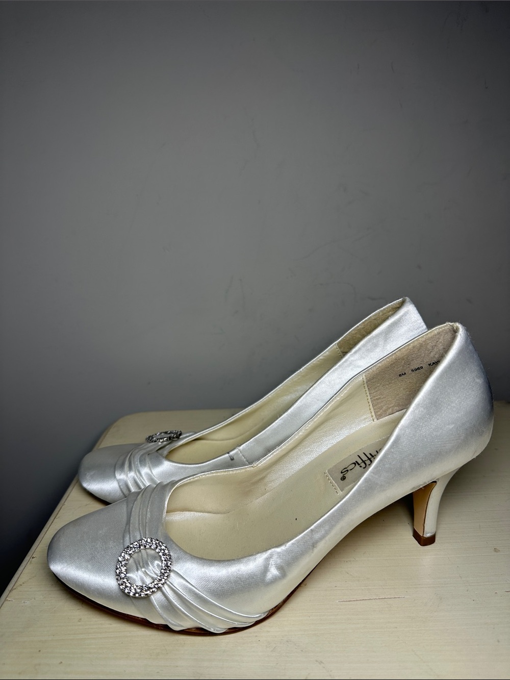 Coloriffics Satin Rhinestone Accent Women’s white leather Pumps